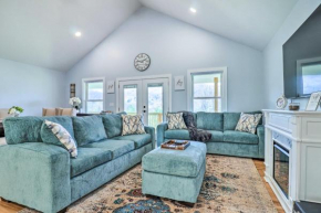 Waynesville Smart Cabin 2 Decks and Mtn Views!, Waynesville